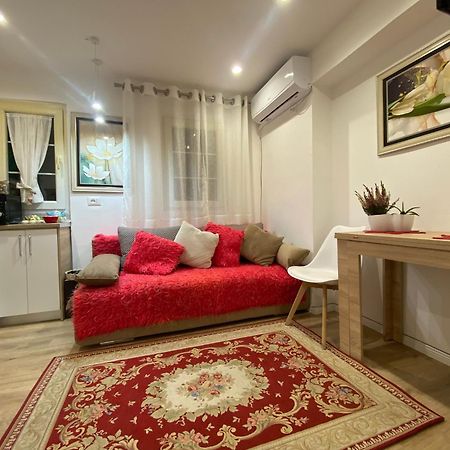 Central Welcoming Apartment In Tirana Exteriör bild