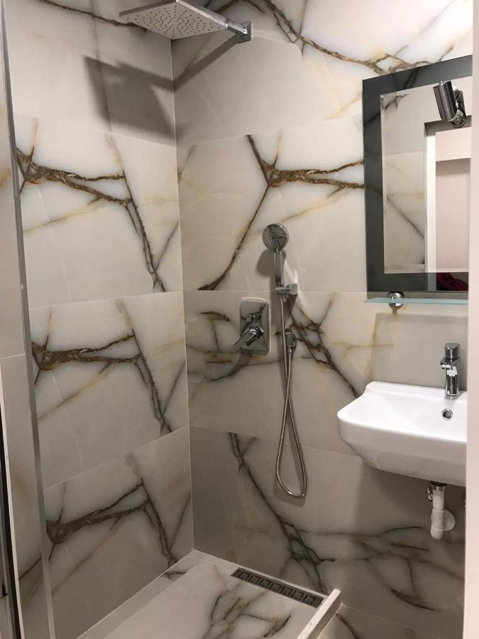 Central Welcoming Apartment In Tirana Exteriör bild