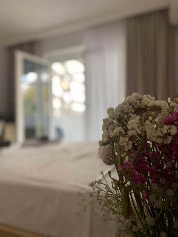 Central Welcoming Apartment In Tirana Exteriör bild